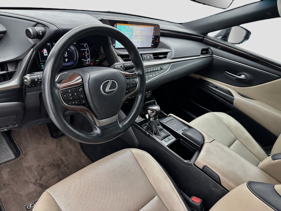 Used 2020 Lexus ES 300h w/ Premium Package FWD image 7