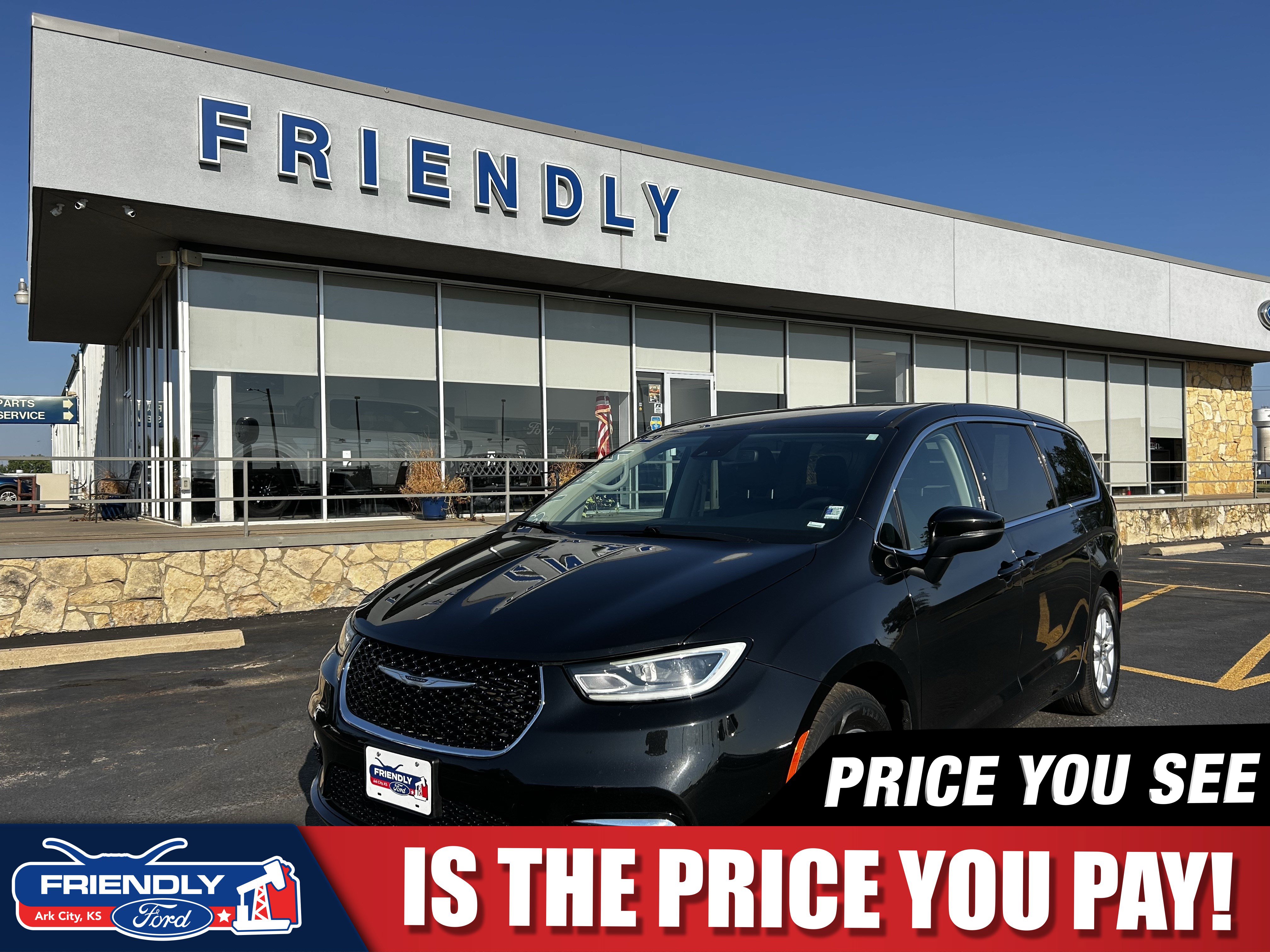 Used 2023 Chrysler Pacifica Touring-L FWD image 1