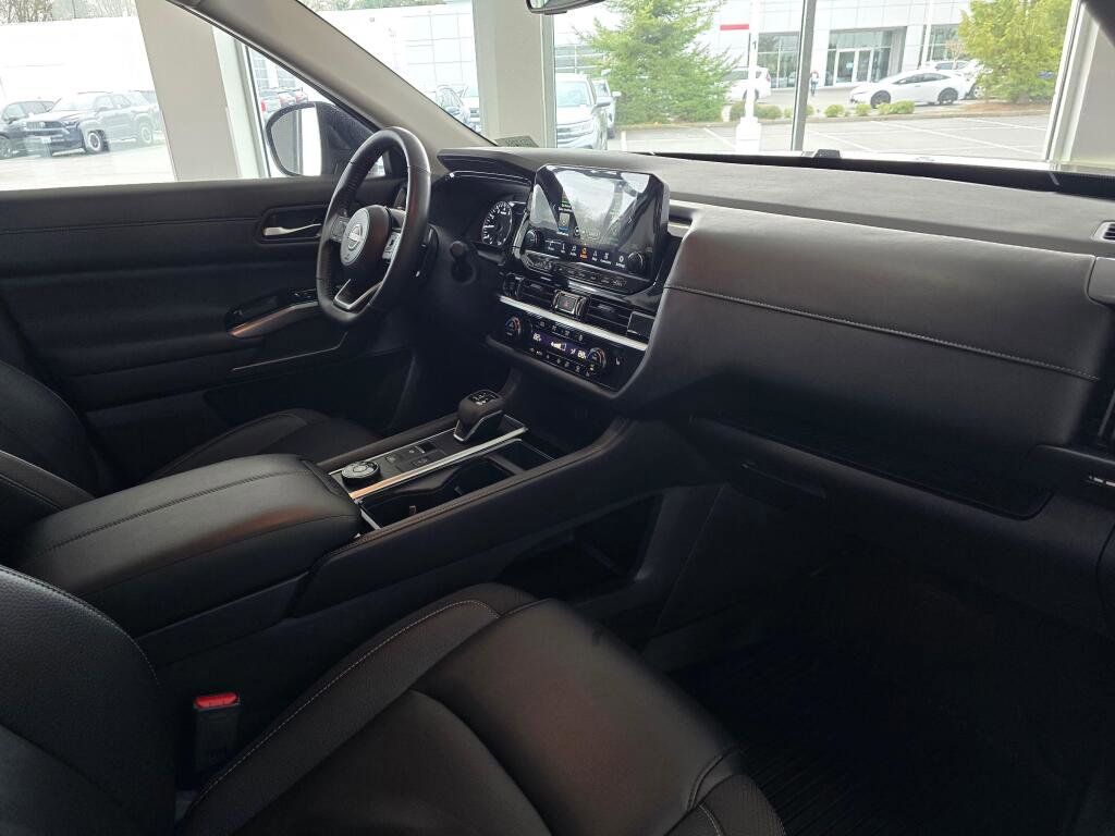 Used 2025 Nissan Pathfinder SL image 46