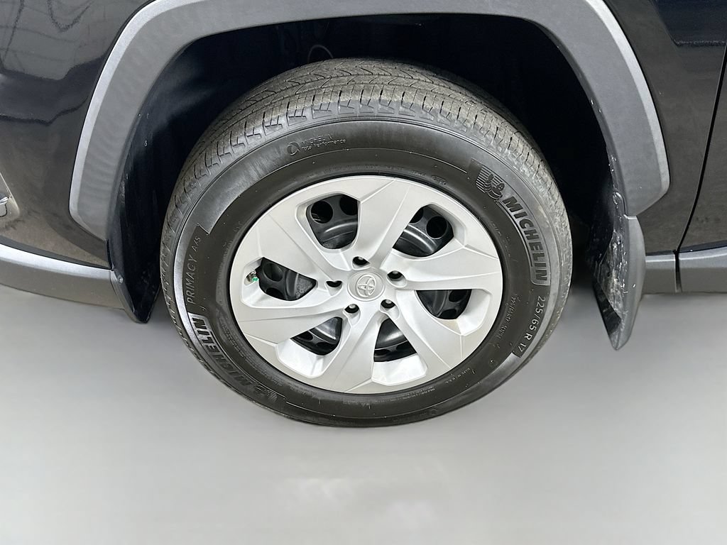 Used 2024 Toyota RAV4 LE FWD image 8