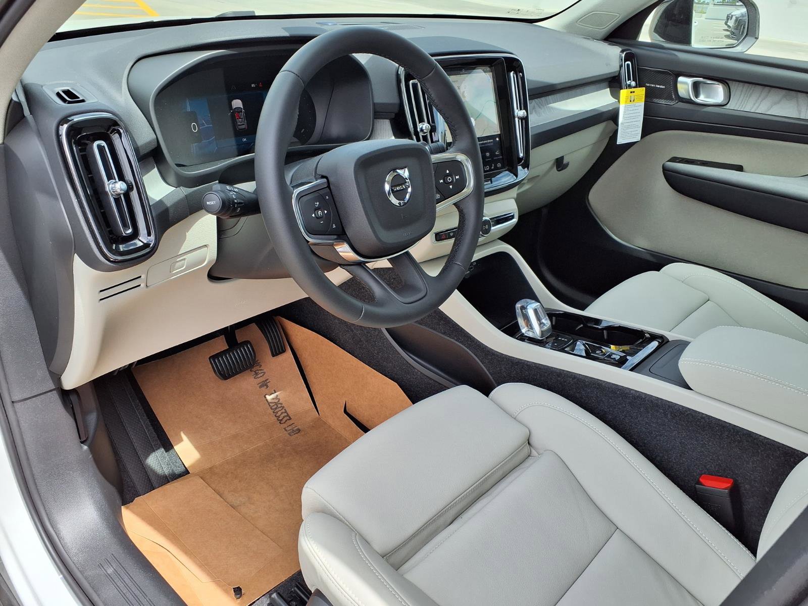 New 2026 Volvo XC40 B5 Ultra w/ Protection Package Premier AWD/4WD image 12