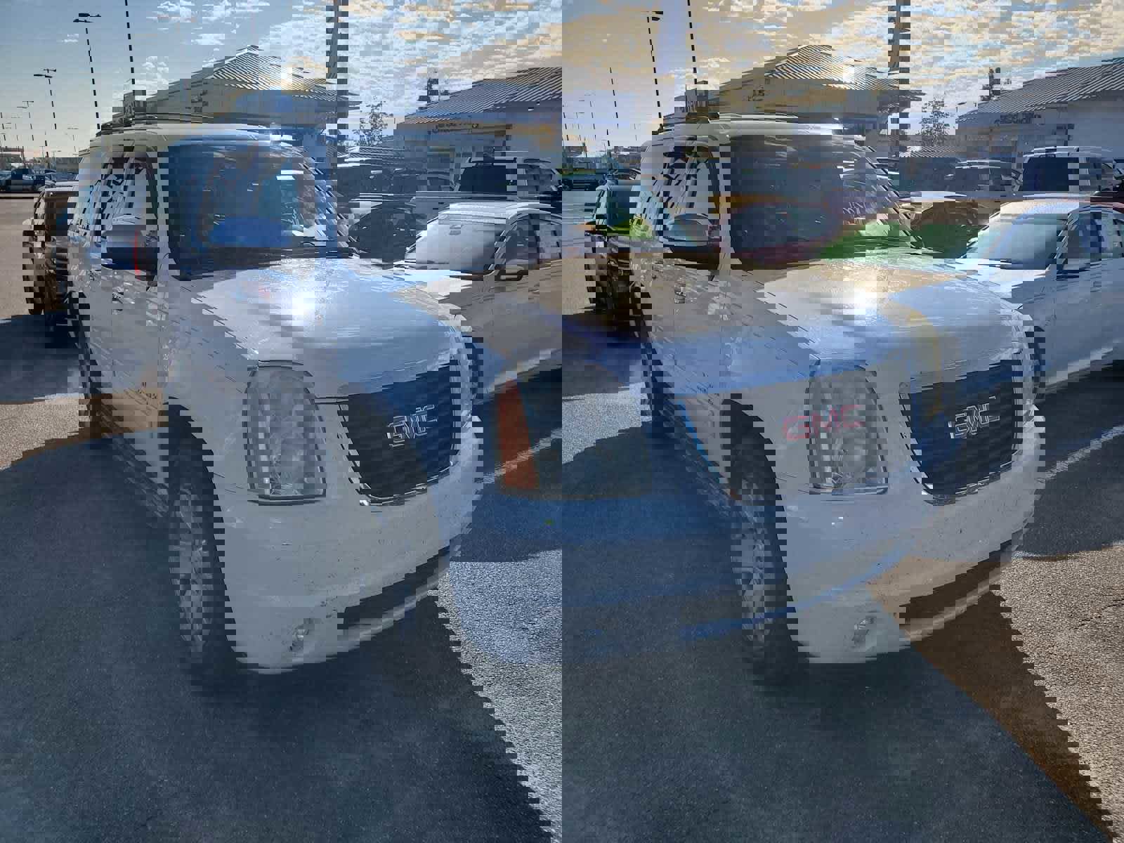 Used 2012 GMC Yukon XL SLT image 1