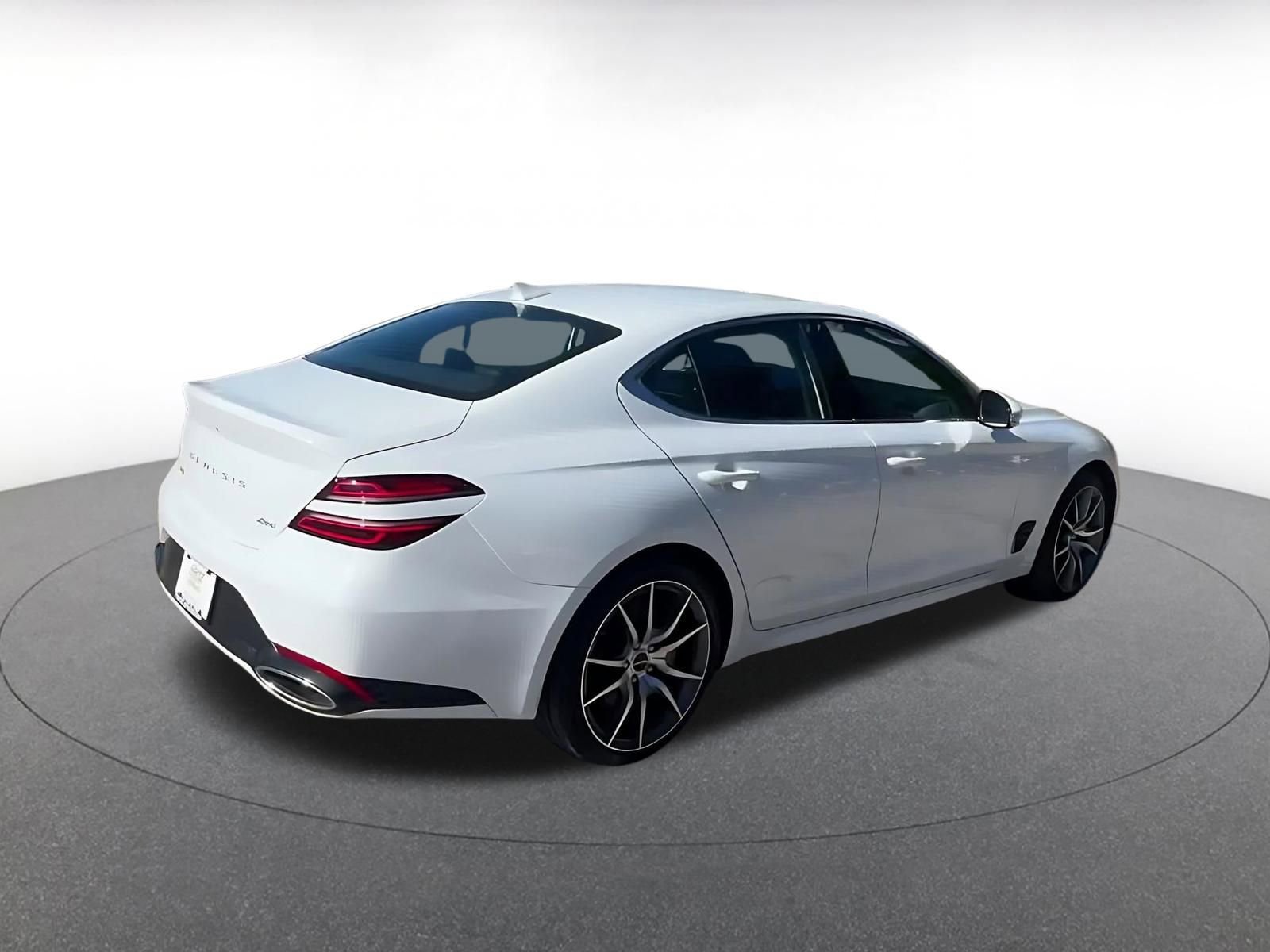 Used 2025 Genesis G70 2.5T image 14