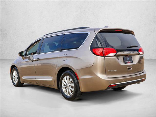 Used 2017 Chrysler Pacifica Touring-L image 7