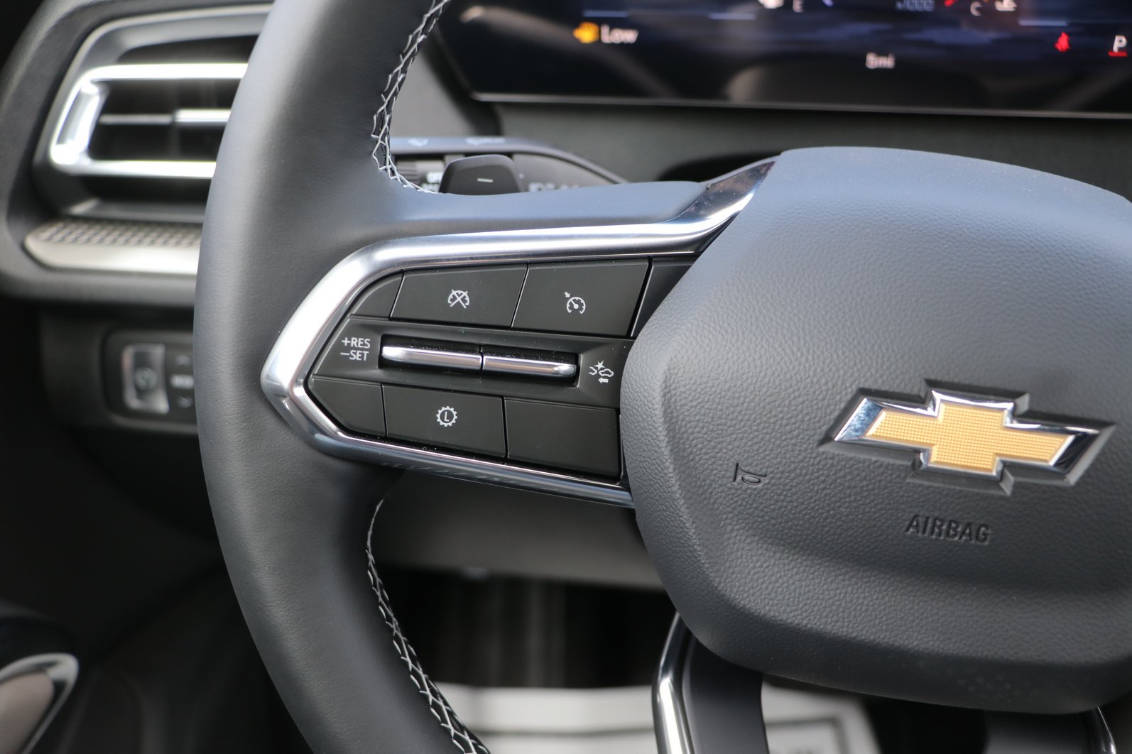 New 2026 Chevrolet Traverse LT w/ Driver Confidence Package FWD image 18