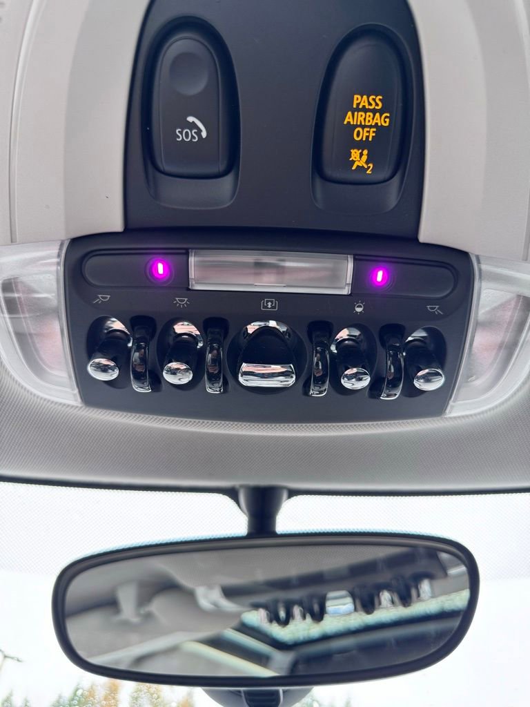 Used 2019 MINI Cooper 2-Door Hardtop w/ Storage Package image 17