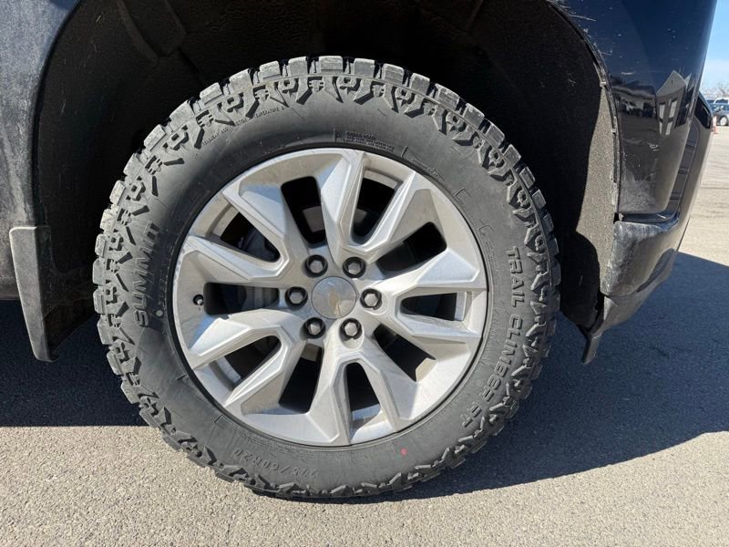 Used 2019 Chevrolet Silverado 1500 Custom w/ Custom Value Package AWD/4WD image 4