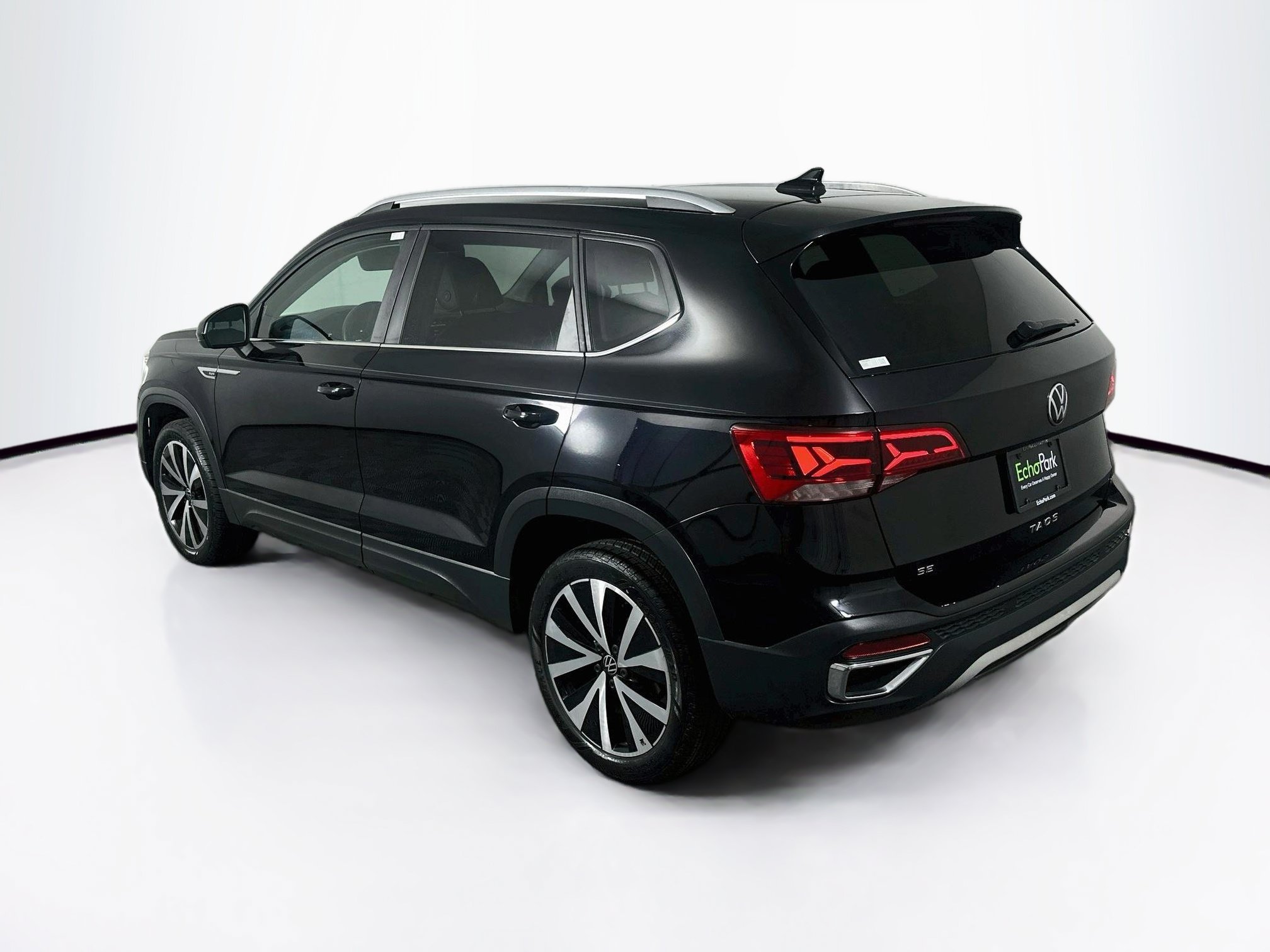 Used 2022 Volkswagen Taos SE FWD image 5