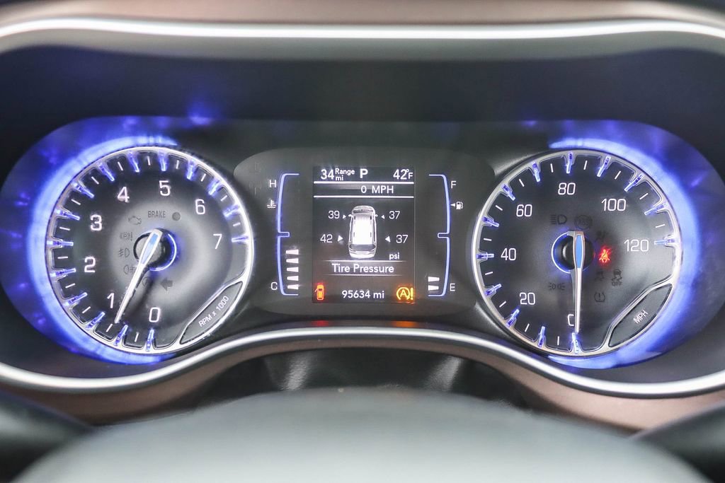 Used 2021 Chrysler Voyager Lxi image 10