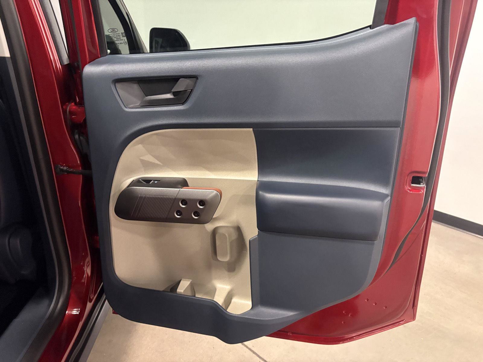 Used 2026 Ford Maverick Lariat AWD/4WD image 32