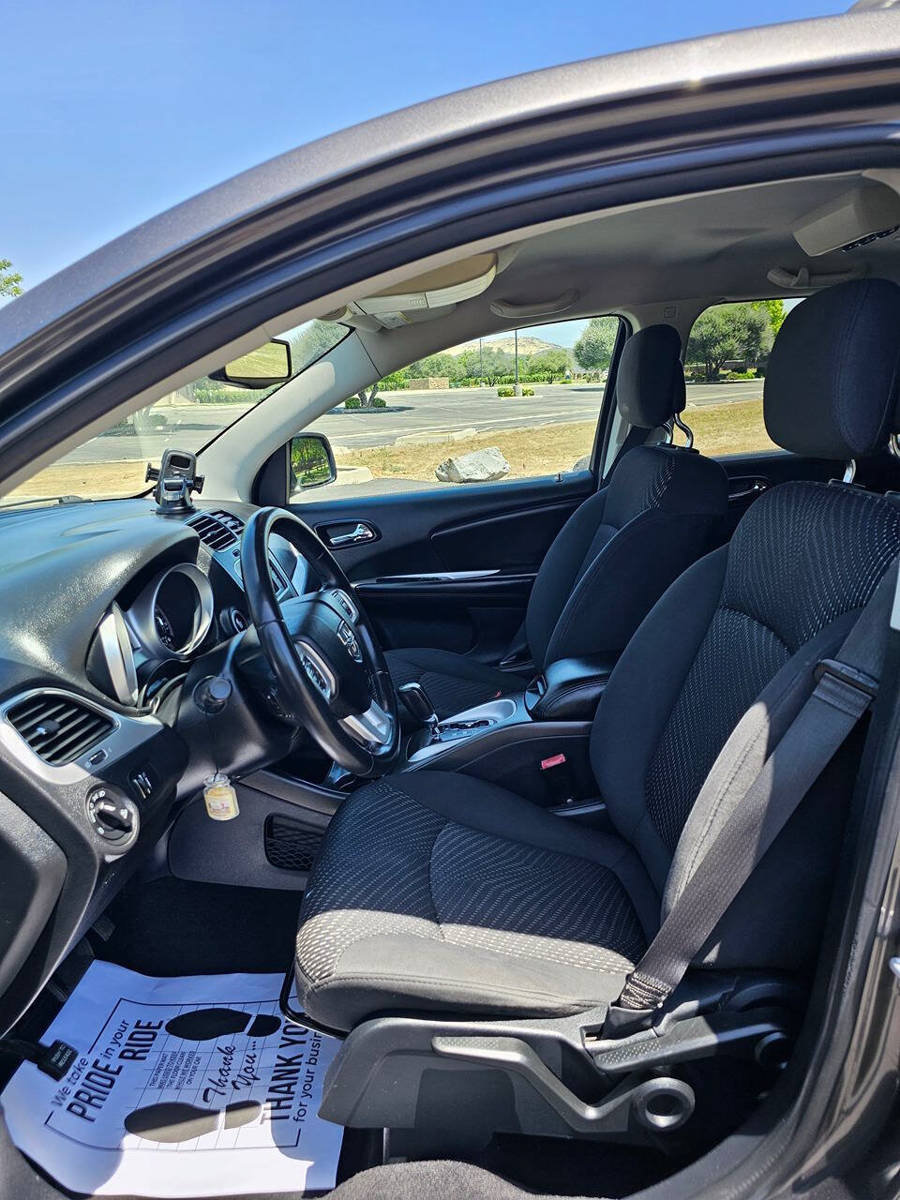 Used 2017 Dodge Journey Crossroad FWD image 13