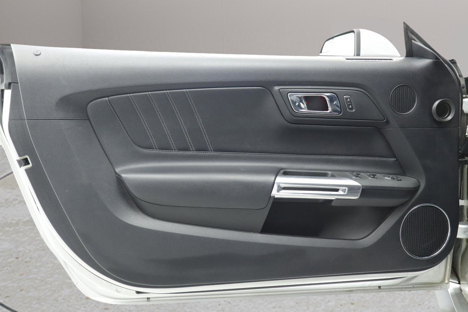 Used 2016 Ford Mustang Premium image 19