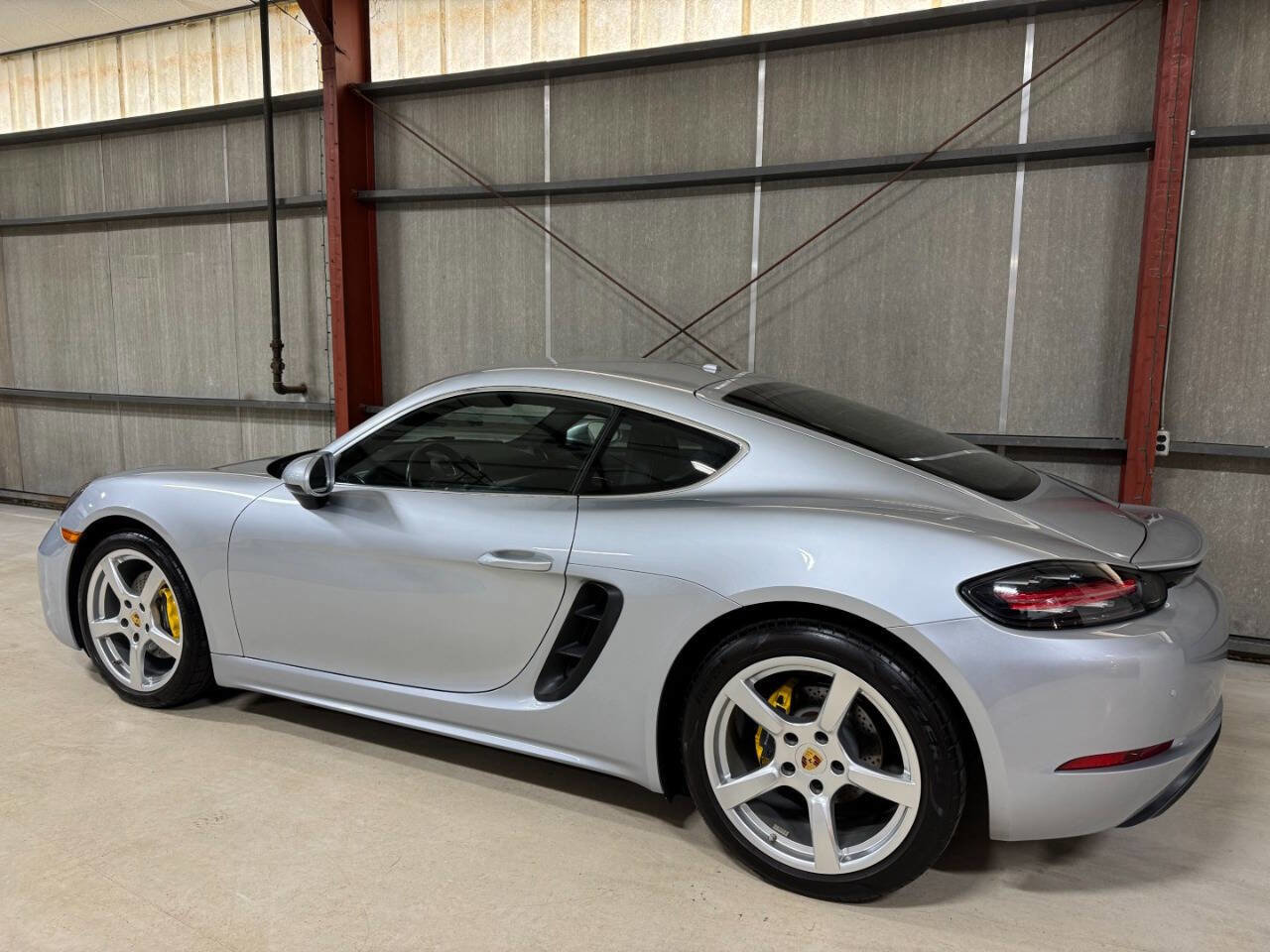 Used 2018 Porsche 718 Cayman Base 2dr Coupe image 8