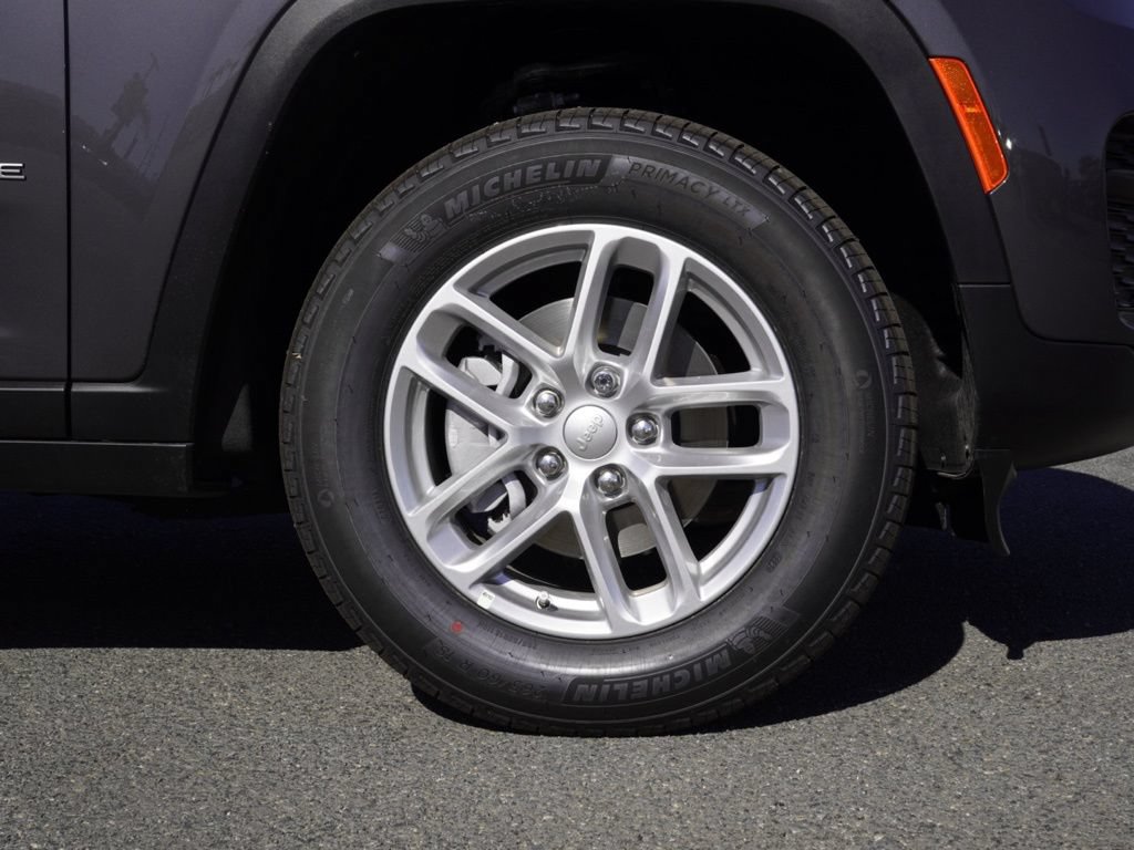 New 2026 Jeep Grand Cherokee Laredo X RWD image 10