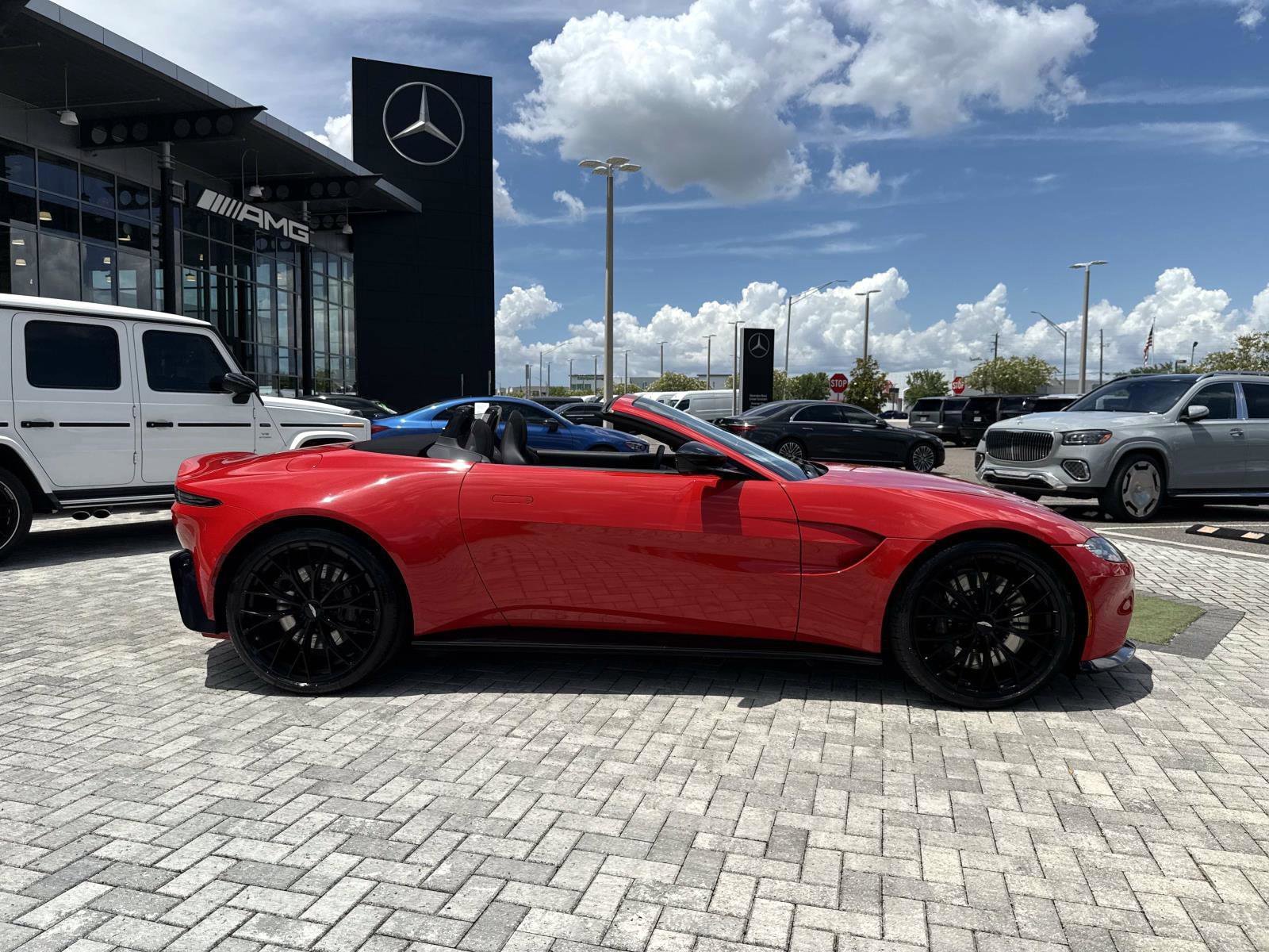 Used 2022 Aston Martin V8 Vantage Roadster RWD image 6
