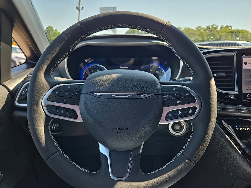 New 2027 Chrysler Pacifica Select w/ Family Tech Group AWD/4WD image 41