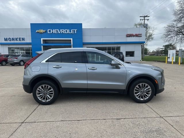 Used 2025 Cadillac XT4 Premium Luxury image 2