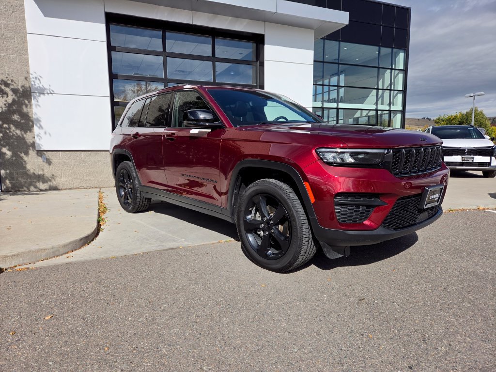 Used 2023 Jeep Grand Cherokee Altitude AWD/4WD image 28