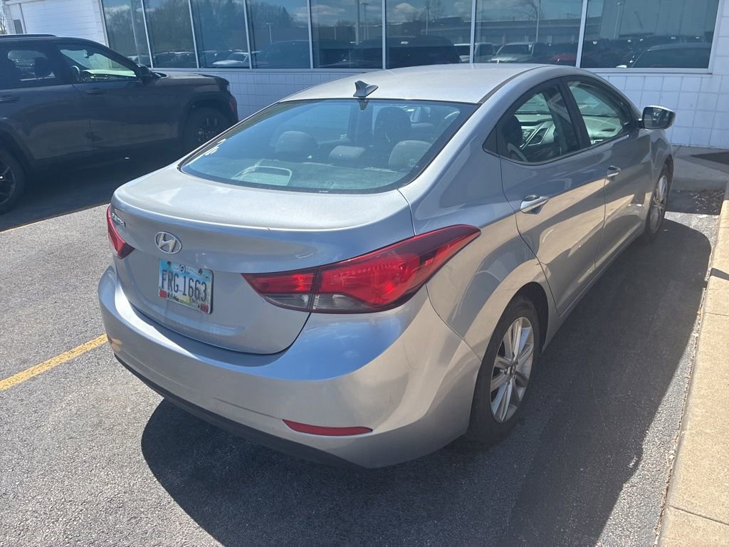 Used 2015 Hyundai Elantra SE w/ Option Group 03 FWD image 3