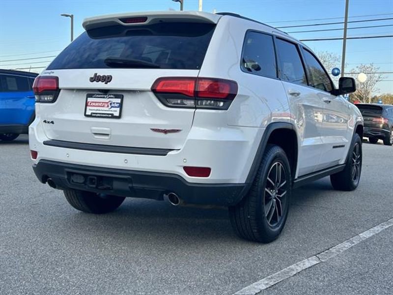 Used 2017 Jeep Grand Cherokee Trailhawk w/ Trailhawk Luxury Group AWD/4WD image 11