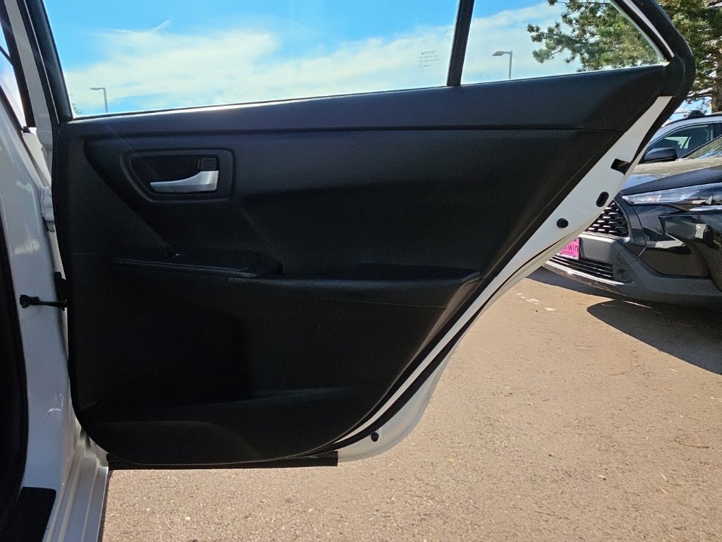 Used 2016 Toyota Camry SE FWD image 13