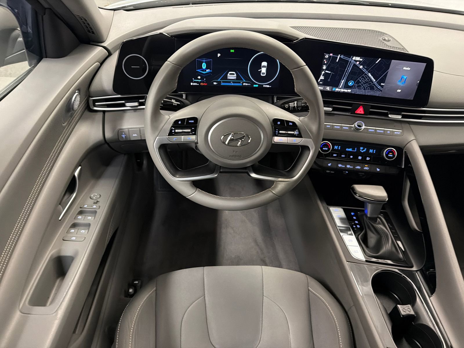 Used 2023 Hyundai Elantra SEL w/ Convenience Package image 17