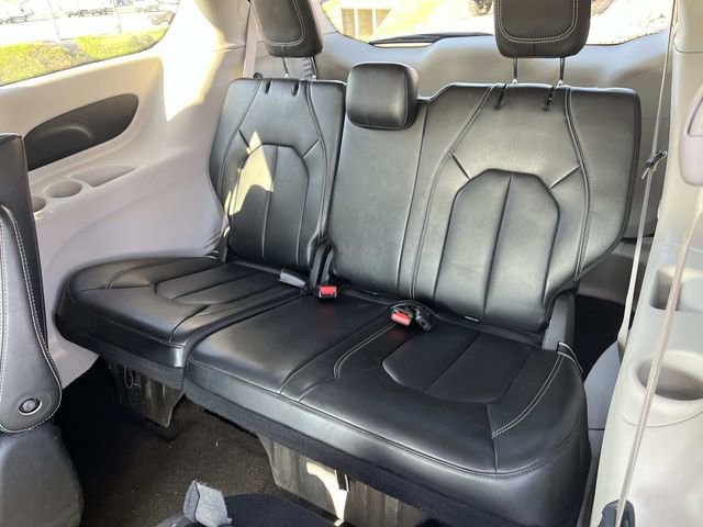 Used 2024 Chrysler Pacifica Limited FWD image 21