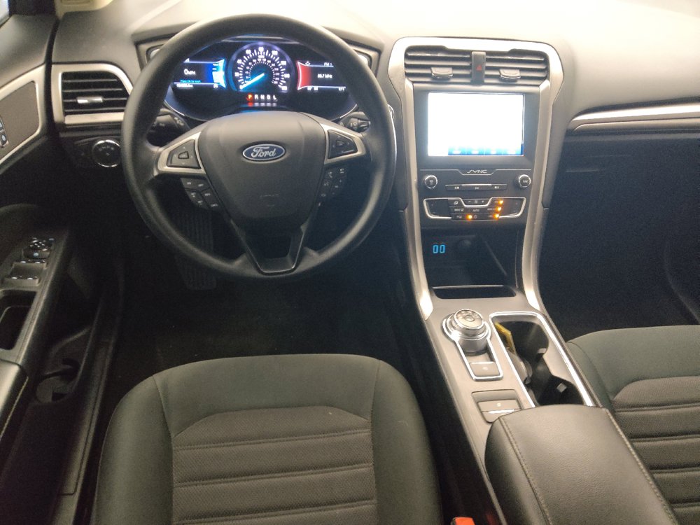 Used 2020 Ford Fusion SE FWD image 22