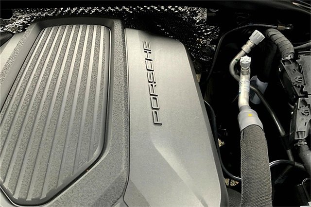 New 2025 Porsche Macan image 40