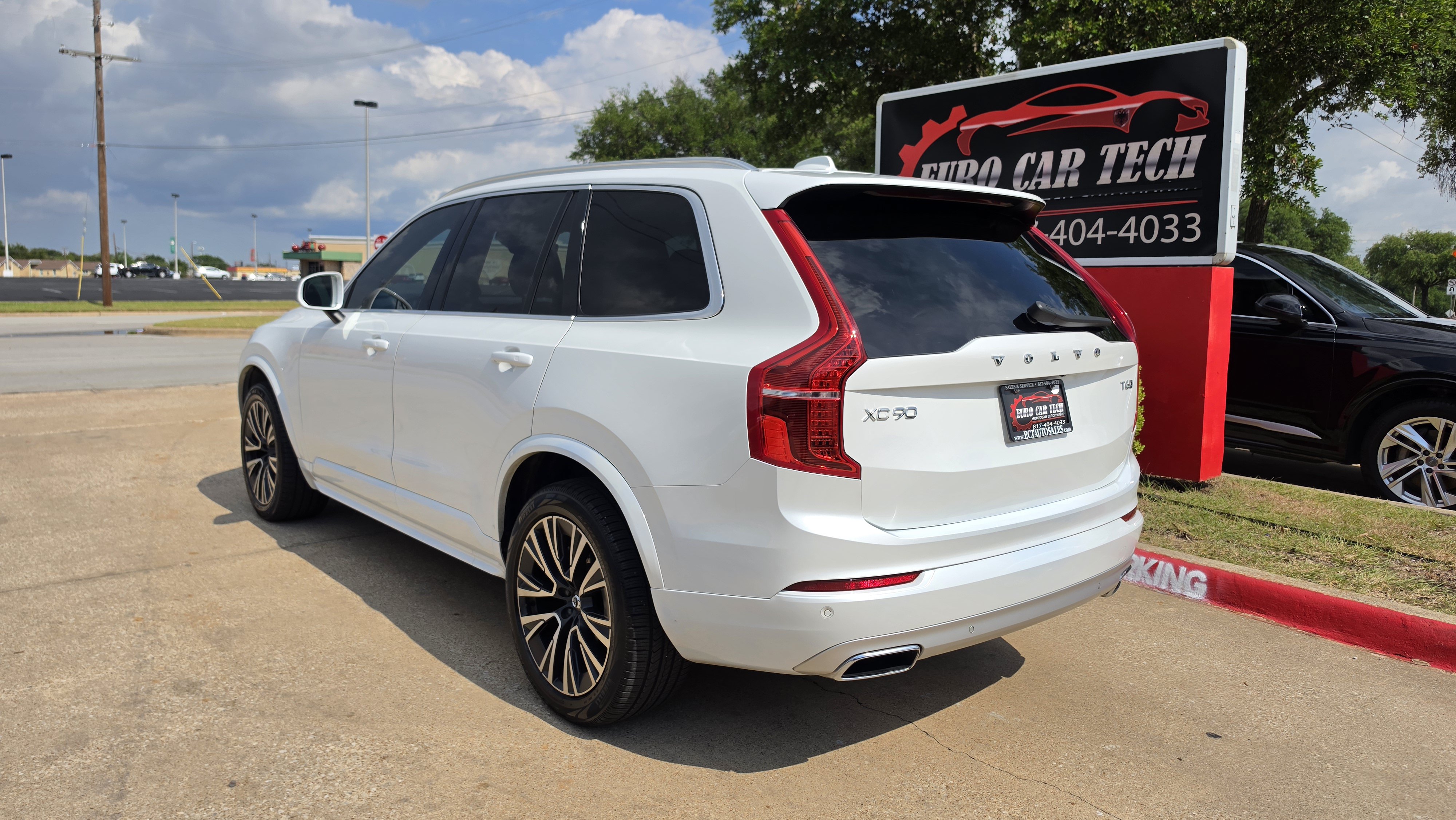 Used 2020 Volvo XC90 T6 Momentum AWD/4WD image 3