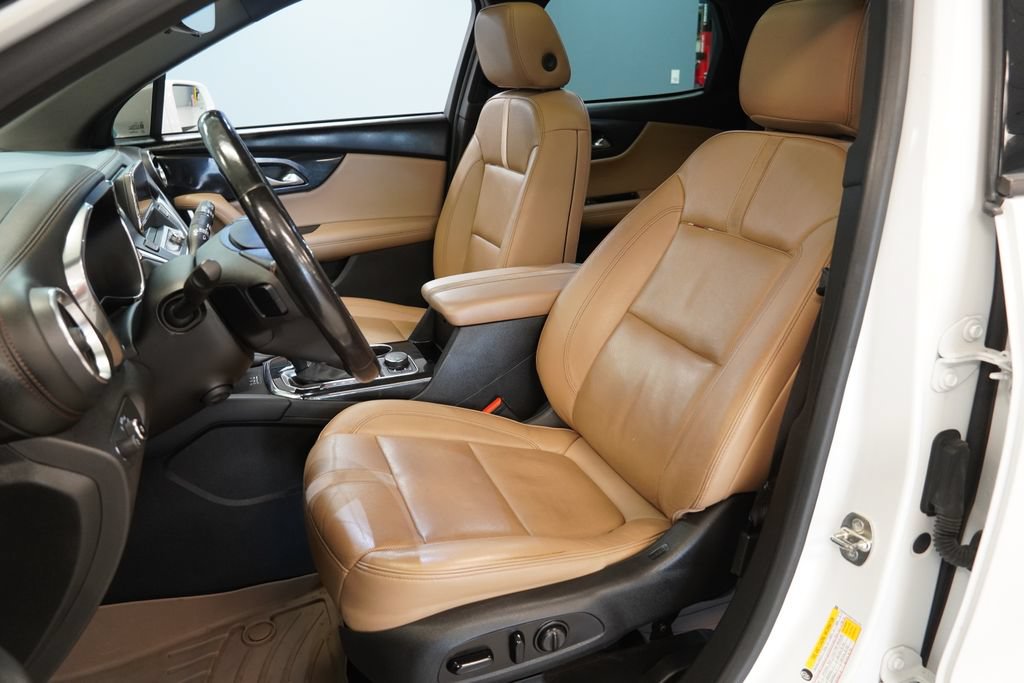 Used 2019 Chevrolet Blazer Premier w/ Sun and Wheels Package FWD image 3