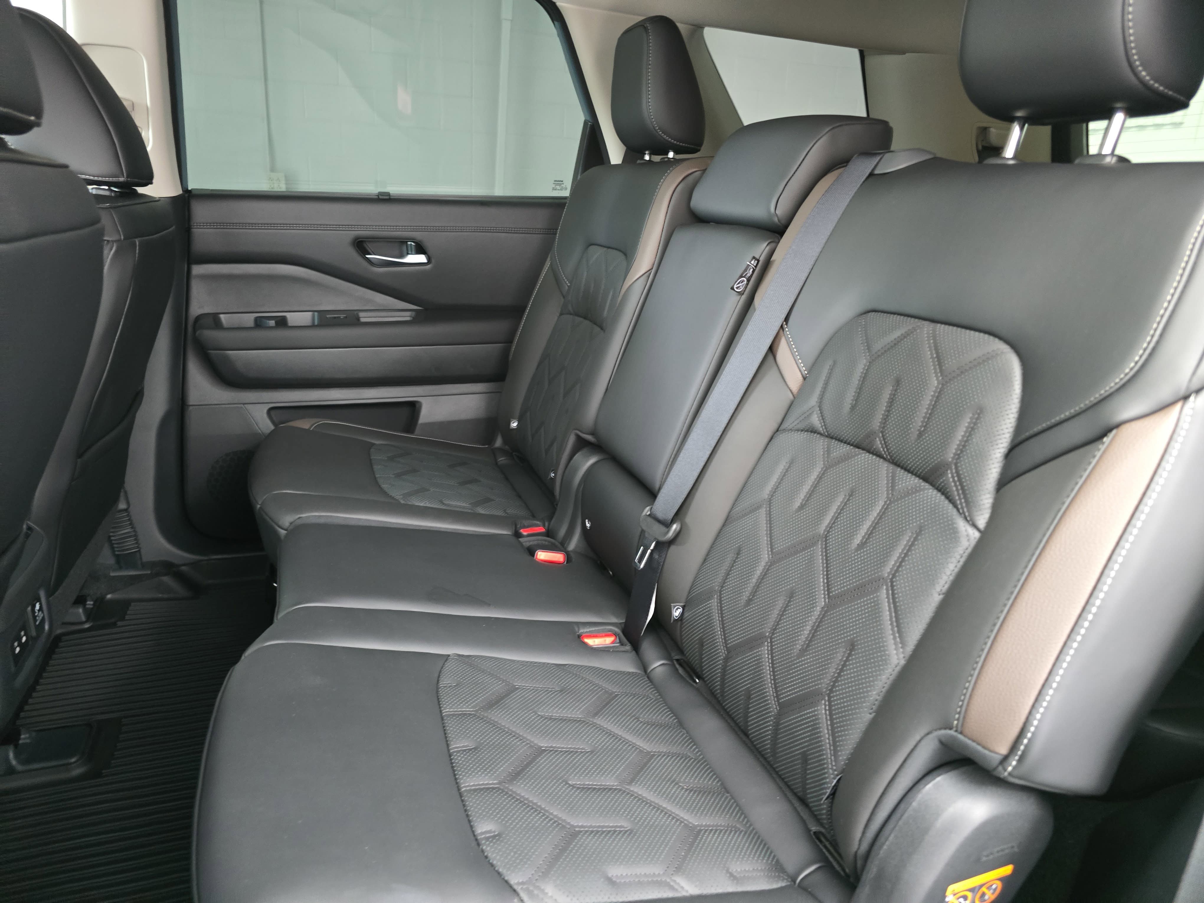 New 2026 Nissan Pathfinder Platinum image 15