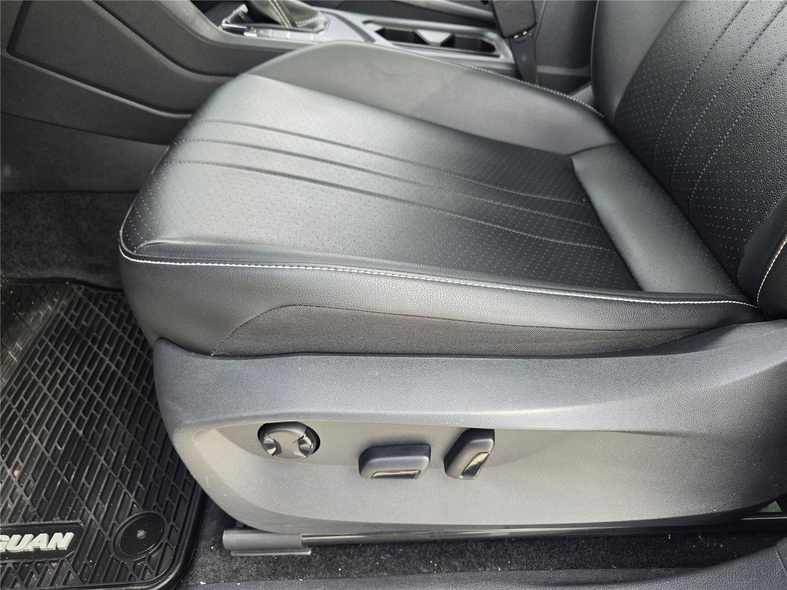 Used 2023 Volkswagen Tiguan SE R-Line FWD image 22