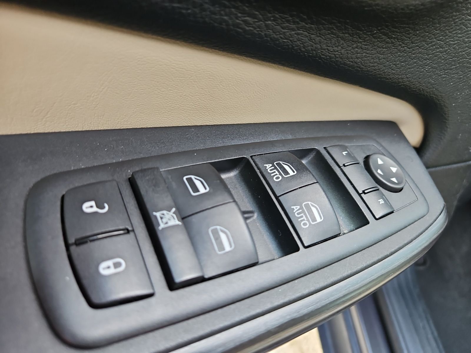 Used 2017 Jeep Cherokee Limited AWD/4WD image 21