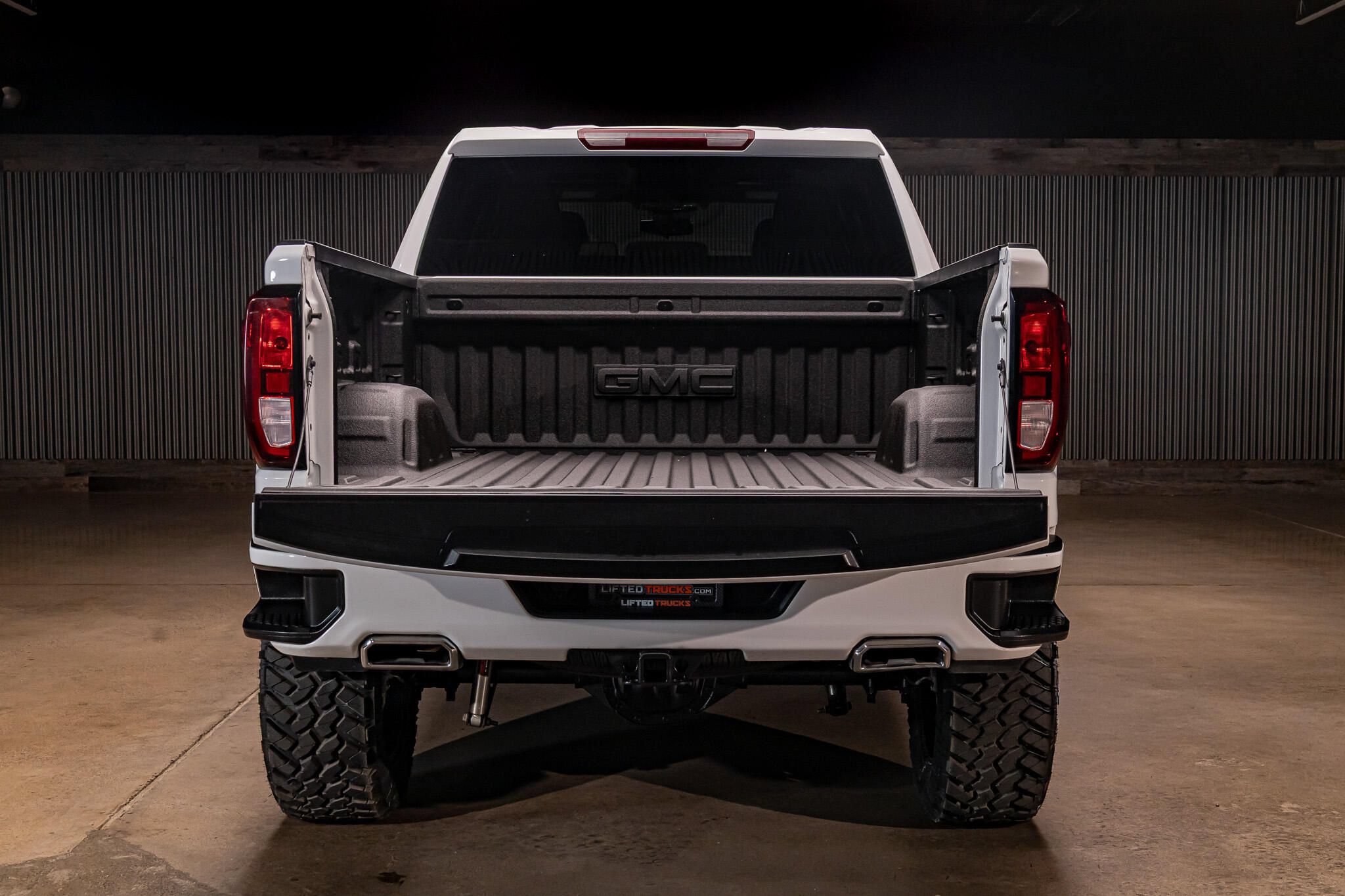 Used 2023 GMC Sierra 1500 Elevation w/ X31 Off-Road Package AWD/4WD image 9