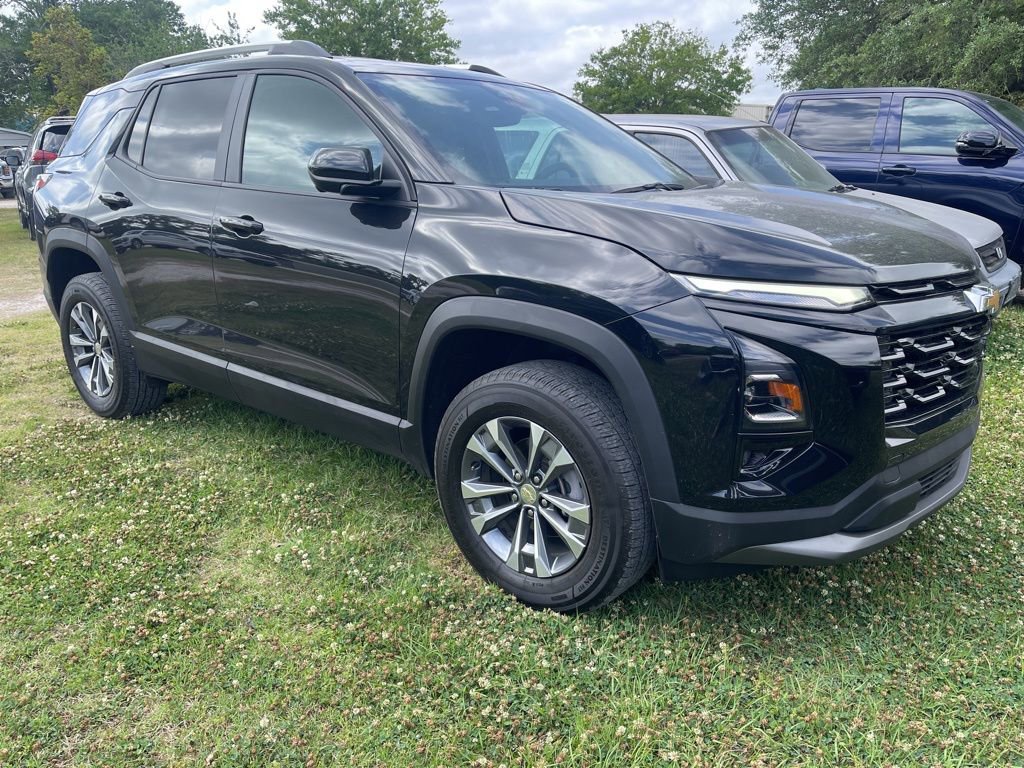 Used 2025 Chevrolet Equinox LT w/ Convenience Package II image 3