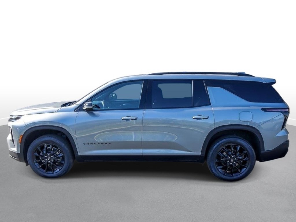 Used 2026 Chevrolet Traverse LT w/ Midnight/Sport Edition FWD image 4