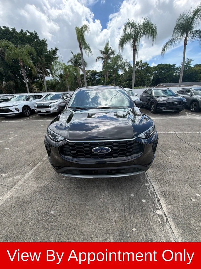 Used 2025 Ford Escape ST-Line FWD image 2