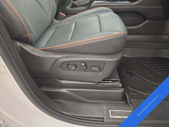 Used 2025 GMC Yukon XL AT4 w/ AT4 Premium Plus Package AWD/4WD image 11