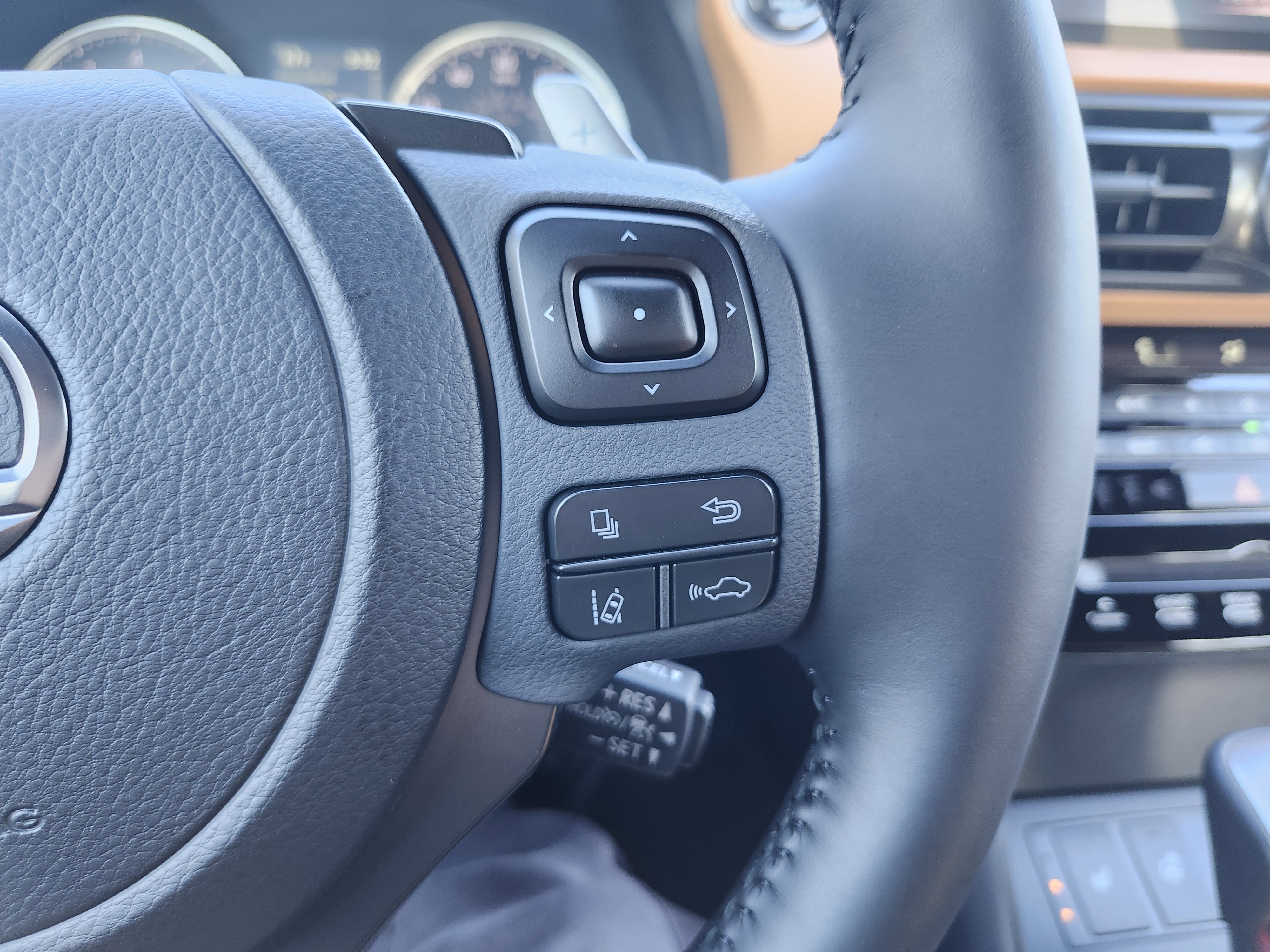 Used 2025 Lexus IS 350 F Sport w/ Navigation Package image 38