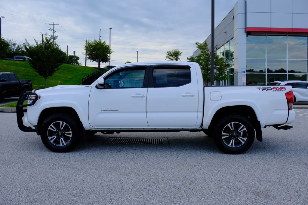 Used 2017 Toyota Tacoma TRD Sport w/ Tow Package (A/T) AWD/4WD image 6