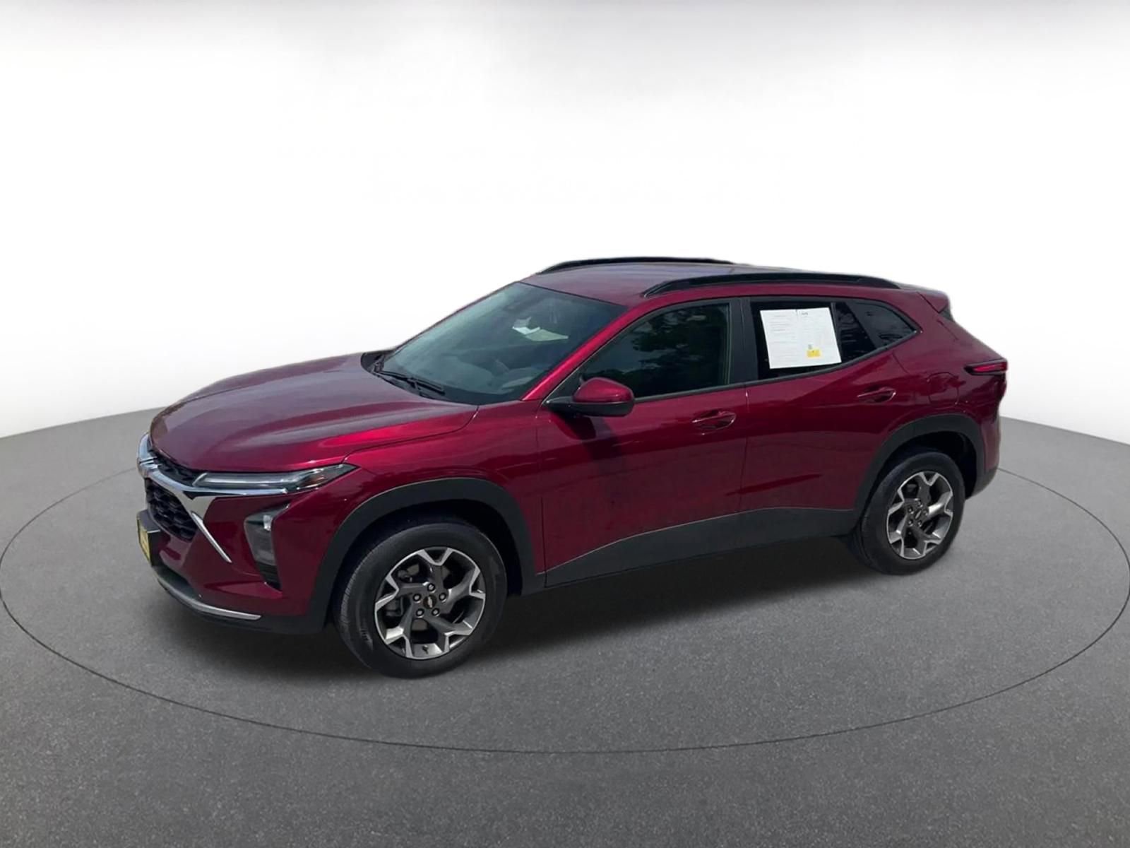 Used 2025 Chevrolet Trax LT FWD image 8