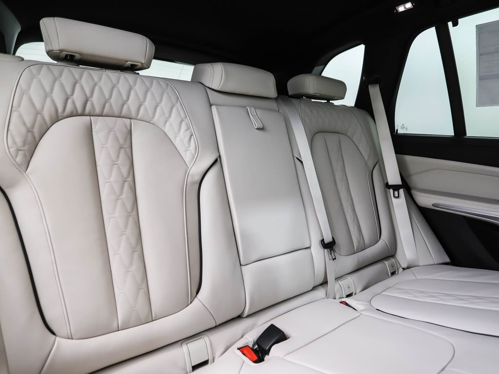 New 2026 BMW X5 xDrive40i w/ Executive Package image 28