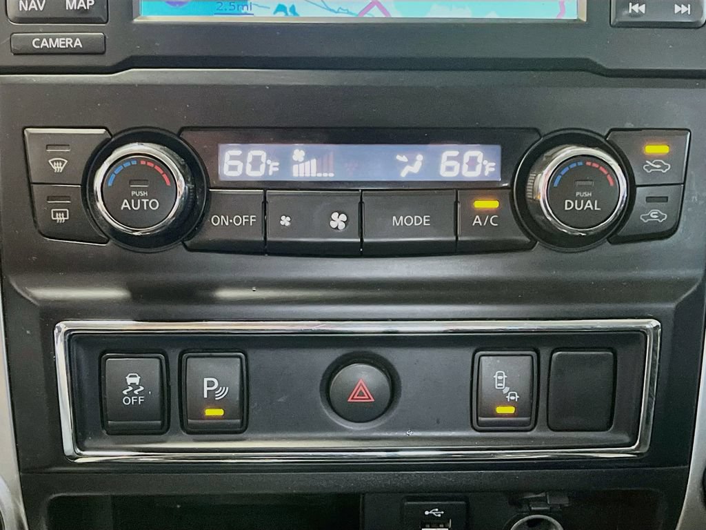 Used 2018 Nissan Titan SL AWD/4WD image 16