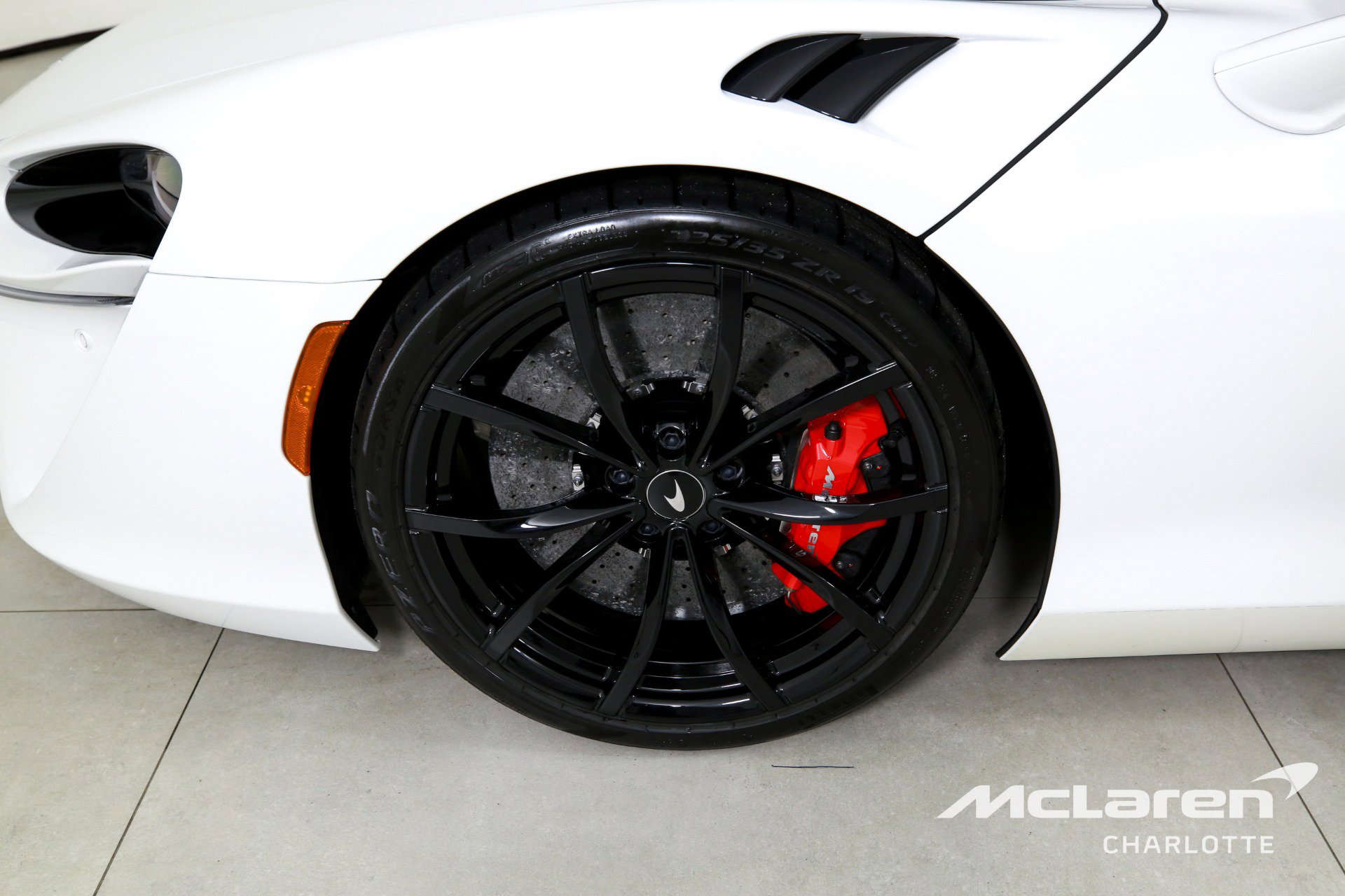 Used 2024 McLaren Artura image 25