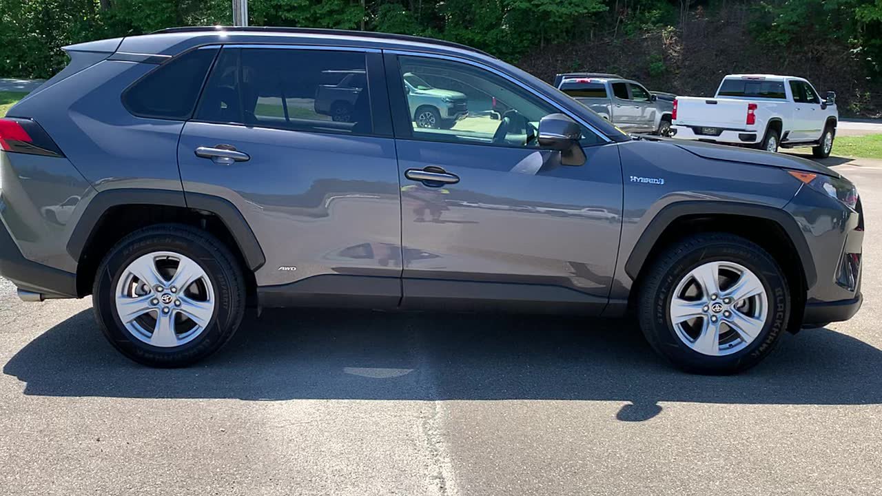 Used 2020 Toyota RAV4 LE w/ Carpet Mat Package AWD/4WD image 2