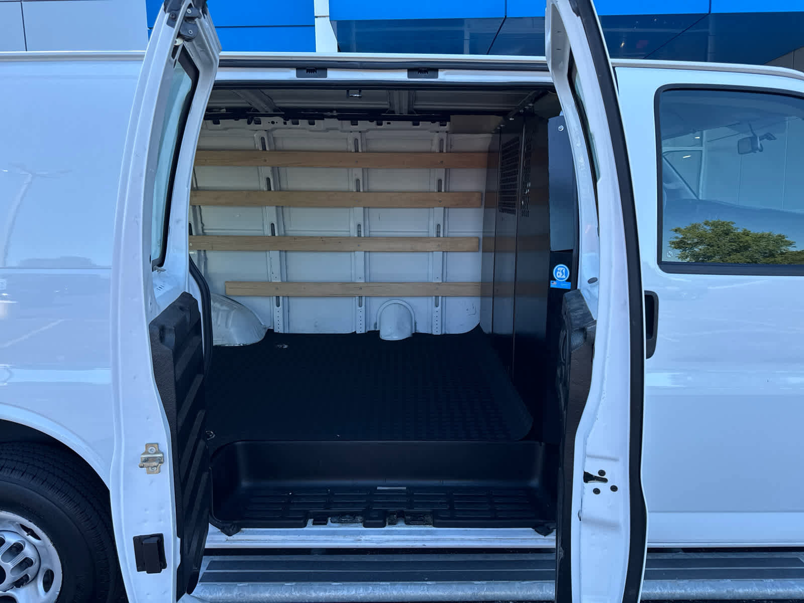 Used 2024 GMC Savana 2500 w/ Driver Convenience Package image 6