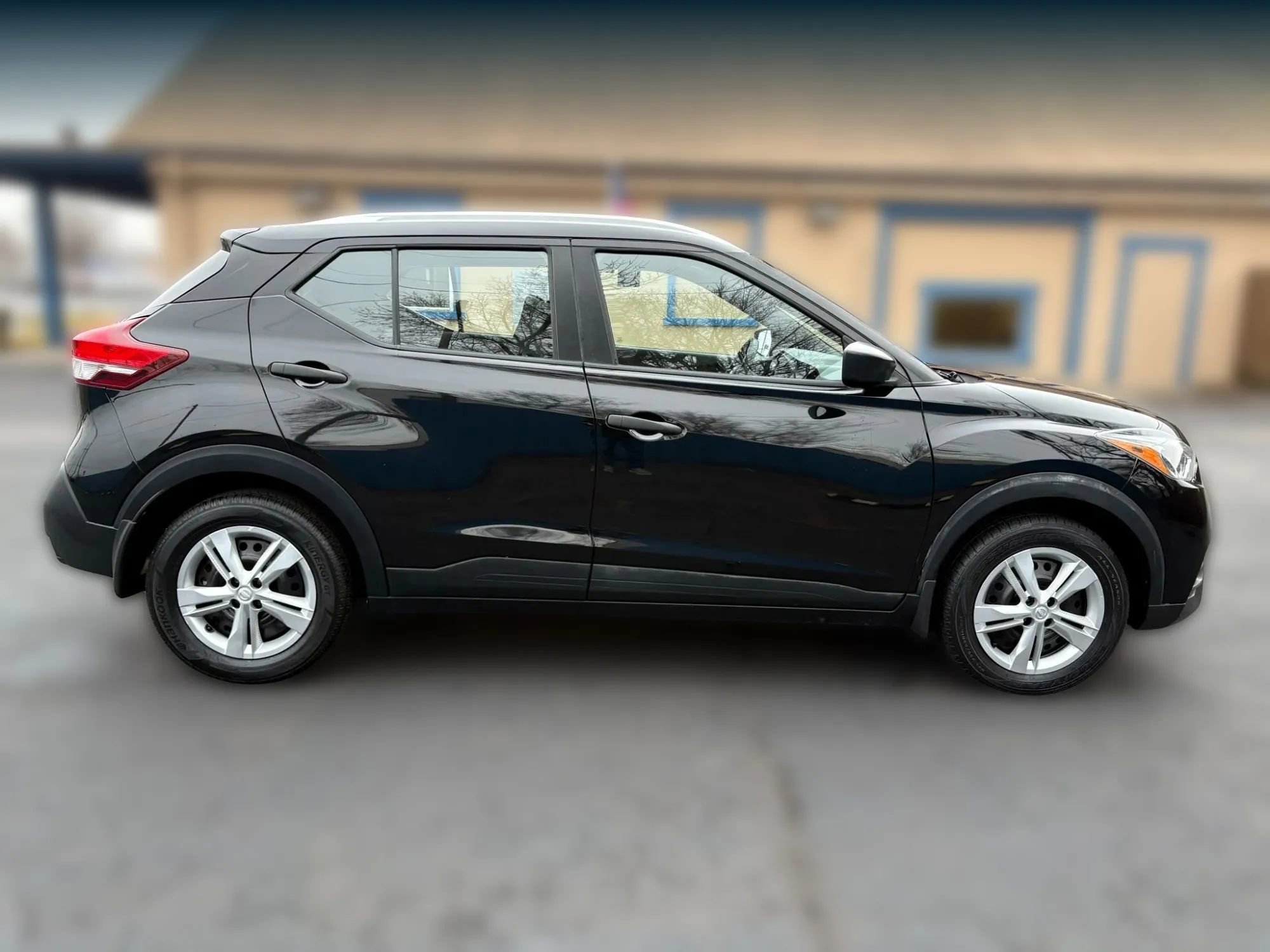 Used 2019 Nissan Kicks S image 8