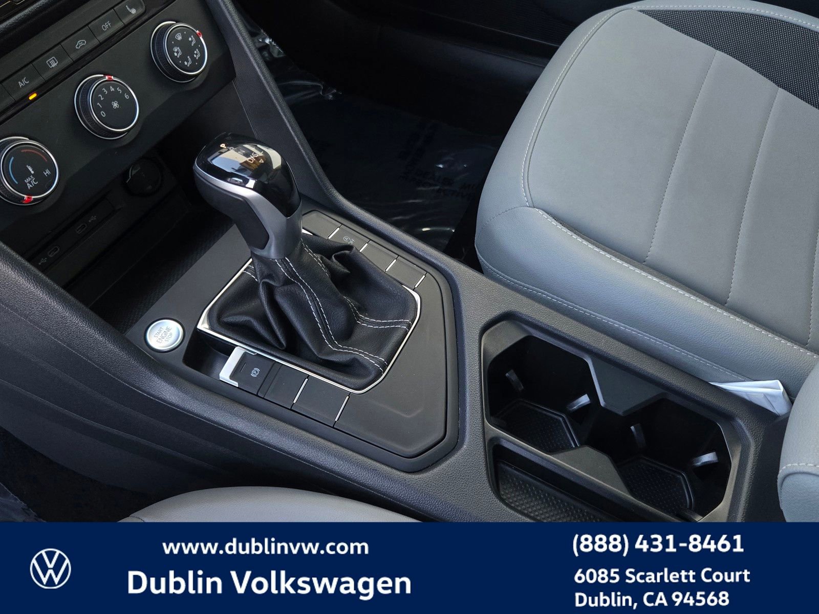 Certified 2022 Volkswagen Taos SE w/ Panoramic Sunroof Package image 15