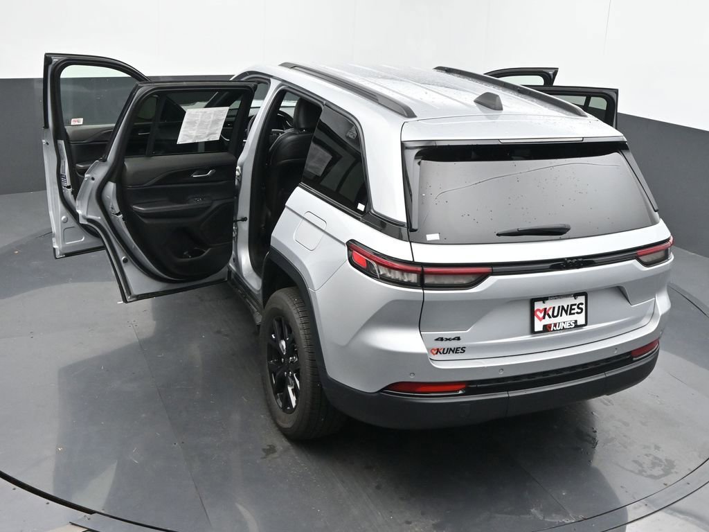 Used 2024 Jeep Grand Cherokee Altitude image 65